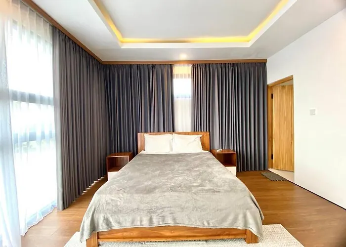 ヴィラ Brand New 5 Bedroom Balangan
